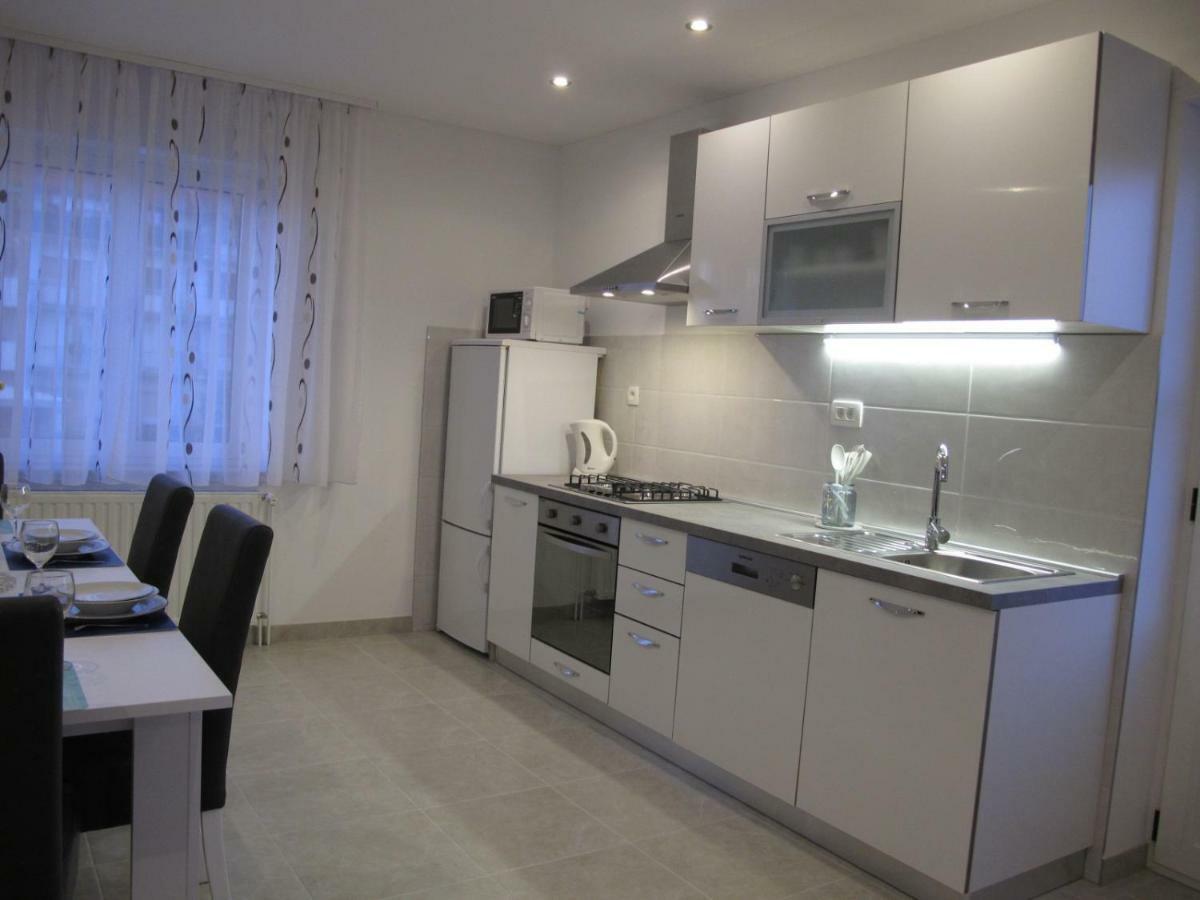 Perivoj Apartment Kaštela Екстериор снимка